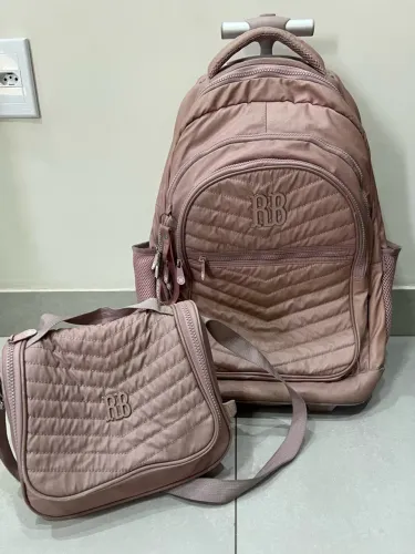 Mochila da Rebecca Bombom rosa
