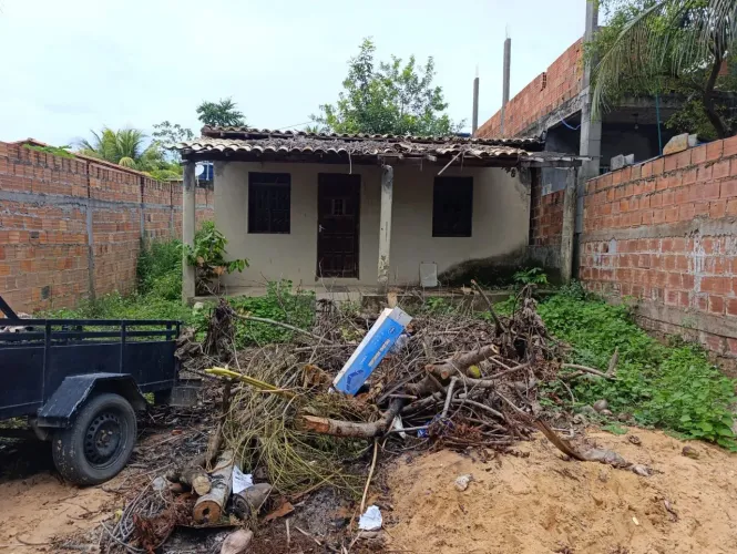 Vendo em Porto de Sauipe um terreno incluso uma casa pequena 