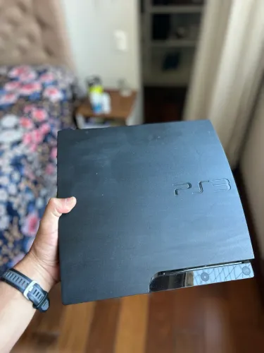 PlayStation 3 Slim + Battlefield 3 e Motorstorm Apocalypse (Manete estragada)