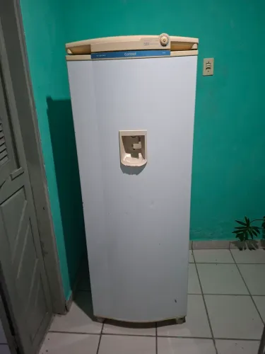 Vende-se geladeira consul 380 litros funcionando perfeitamente.