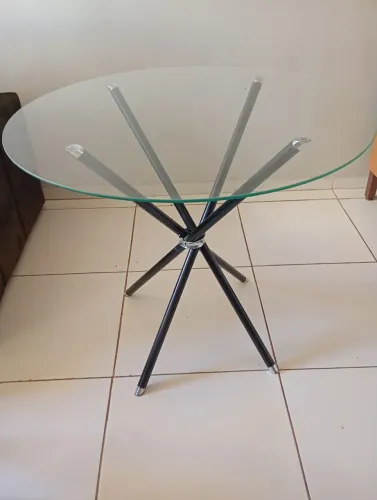 Mesa tampa de vidro , pouco tempo de uso