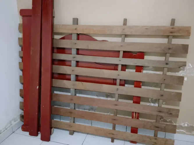 Vende se, está cama por motivos de viagem... preciso vender ela com urgência, valor 250