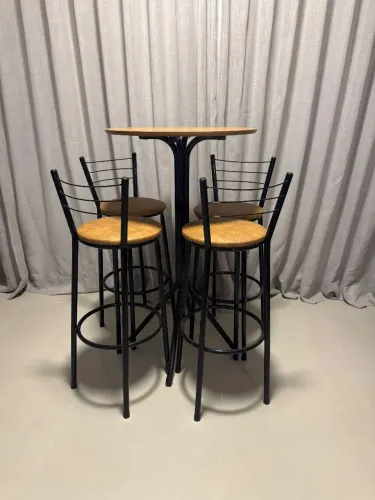Mesa bistrô alta redonda 60 cm de diâmetro e 105 cm de altura com 4 banquetas