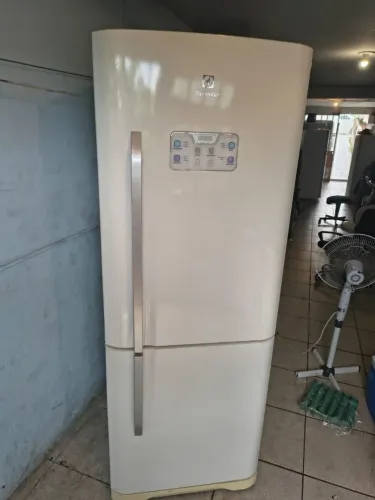 Geladeira Electrolux Frost Free inverse 440 litros 220v ENTREGO