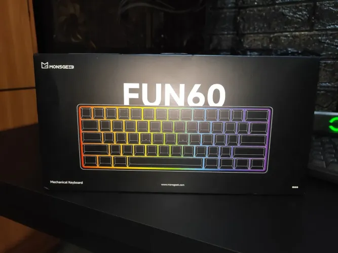 Teclado MonsGeek FUN60 Pro HE - Magnético 8K