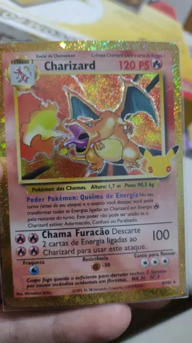 Charizard - Carta Pokémon 30 Anos