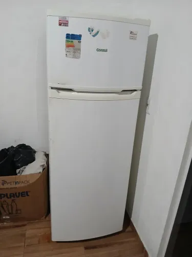 Vendo essa geladeira Consul 336Lts 