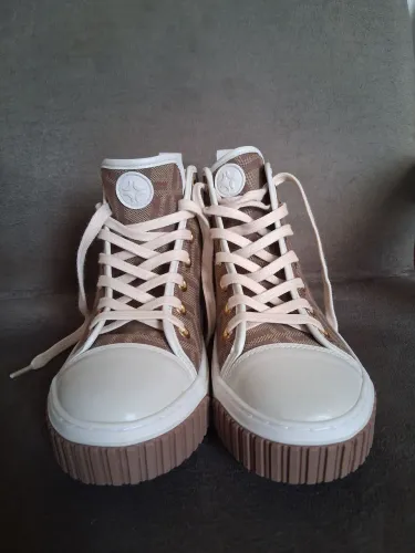 Tênis Luz da Lua tamanho 35