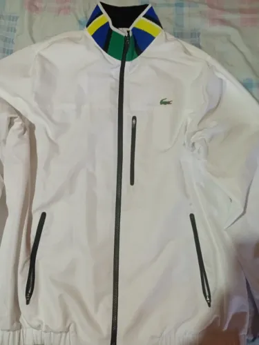 Jaqueta Lacoste sport.