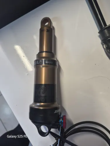 Shox fox kashima trava remota