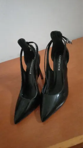 Scarpin preto verniz da Constance