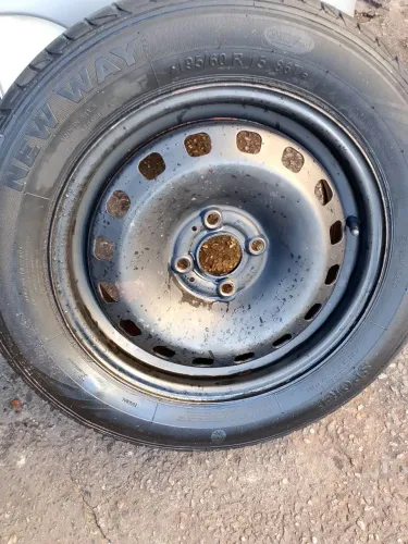 Roda 15 4x100 com pneu meia vida