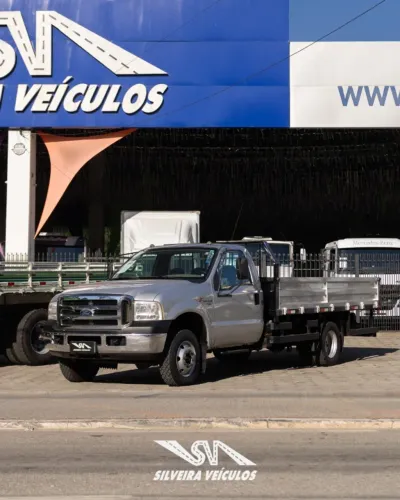 Ford F-4000 - Ano: 2017 - 4 x 4 - Carroceria