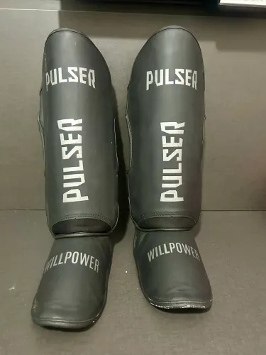 Caneleira da Pulser usada 3 vezes M- Par de luvas tamanho 8