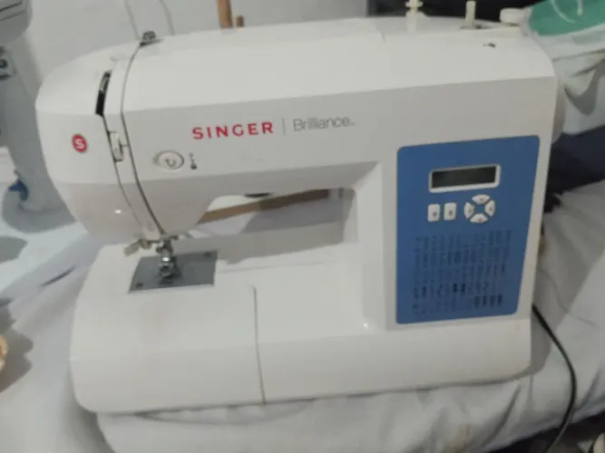 Vendo máquina de costura em perfeito estado