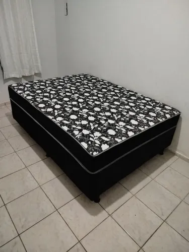 Cama casal pra vender logo