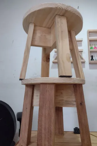 Banquinhos de Madeira