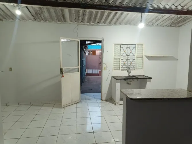 Alugo casa na 606