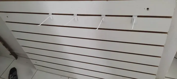 Painel canaletado loja