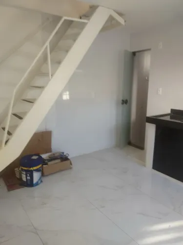 SOBRADO DOIS QUARTOS; UMA SUITE; AR CONDICIONADO