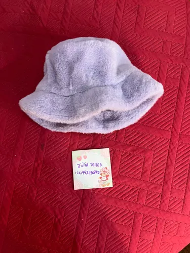 Chapéu bucket hat peludinho fofo