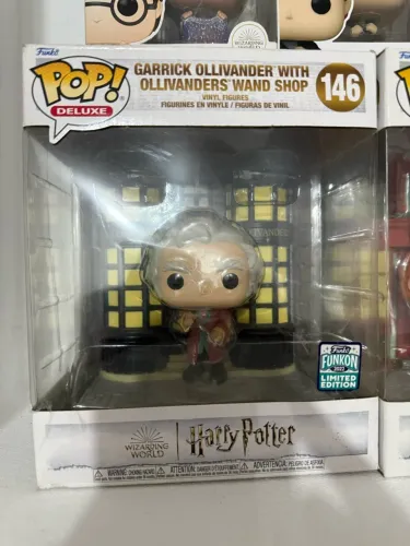 Funko Pop! Deluxe: Garrick Ollivander with Ollivanders Wand Shop (#146)