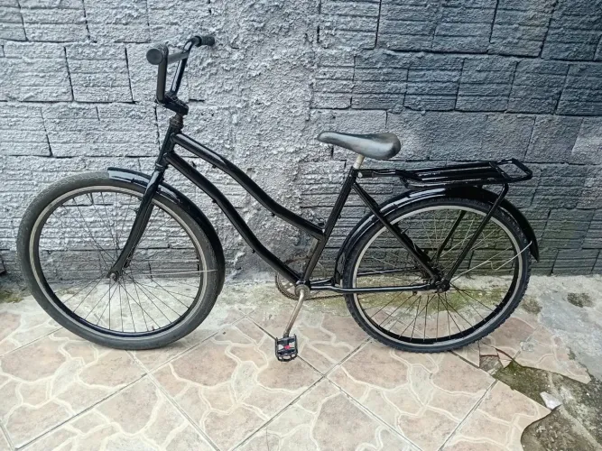 Vendo bicicleta aro 26 freio contra pedal, boa só anda por 250 reais.