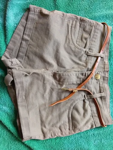 Vendo short com cinto 