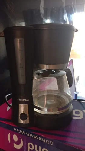 Cafeteira usada funcionando