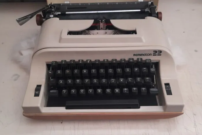 Máquina de escrever antiga Remington 22