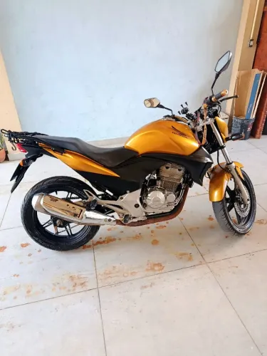 CB 300 2011(Baixo Km e Revisada)