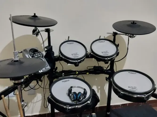 Roland V-Drums TD-15KV Completa + Máquina de Chimbal e Pedal DW 4000 | Excelente Estado