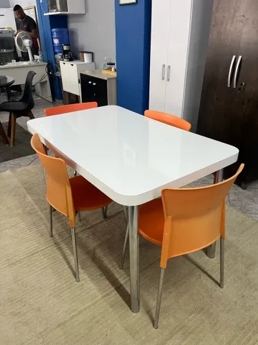Mesa com 4 cadeiras