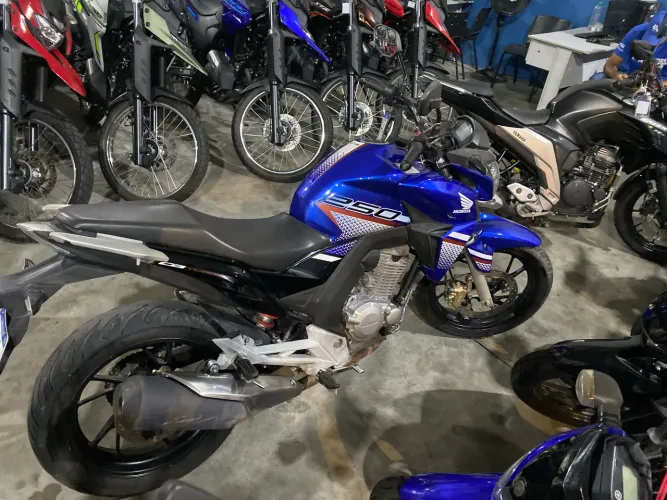 Honda CB Twister 250cc 2022 shalom veículos 