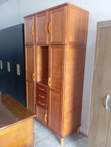 Guarda roupa novo de madeira