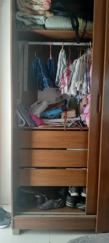 Guarda-roupa 3 portas(de correr), 6 gavetas e sem espelho