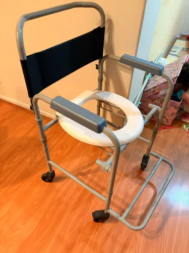 Cadeira de banho higiênica dobrável até 100kg, Dellamed