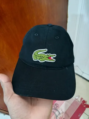 Vendo boné original Lacoste Big Croc 170,00