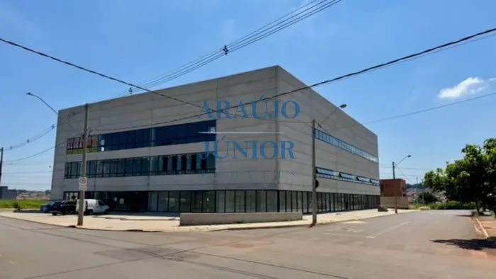Salão Comercial Novo no Jardim Alphacenter em Santa Bárbara D'oeste com 92,15m²