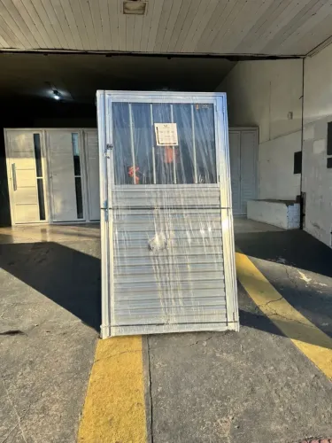 IMPERDÍVEL! PORTA DE ALUMÍNIO VENEZIANA FECHADA OU COM JANELA DE 1 METRO EM ALUMÍNIO