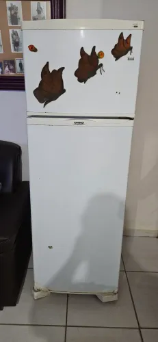 Vende geladeira usada