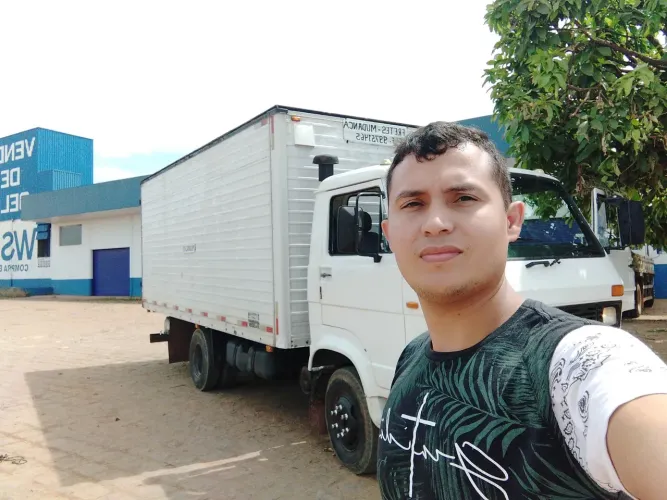 Frete e mudança caminhão baú 