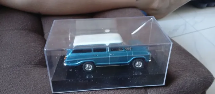 Miniatura Veraneio de metal
