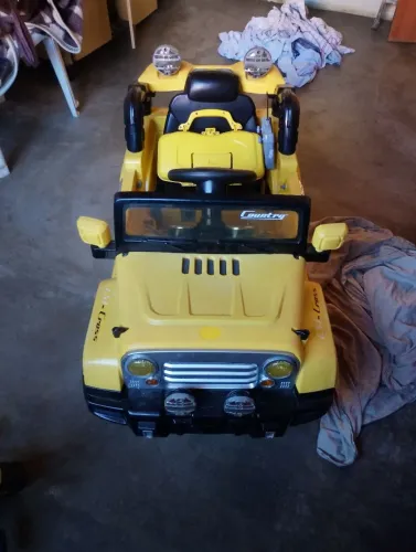 Carrinho elétrico para criança pouco usado