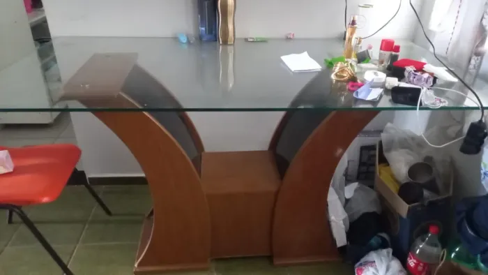 Vendo Mesa com tampa de vidro grosso e fogão 6 bocas