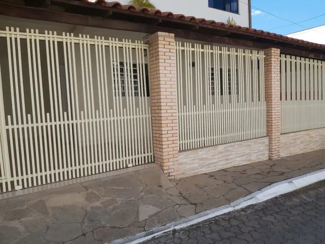 Aluga casa em um condomínio na DF-425 km 3 em Sobradinho 