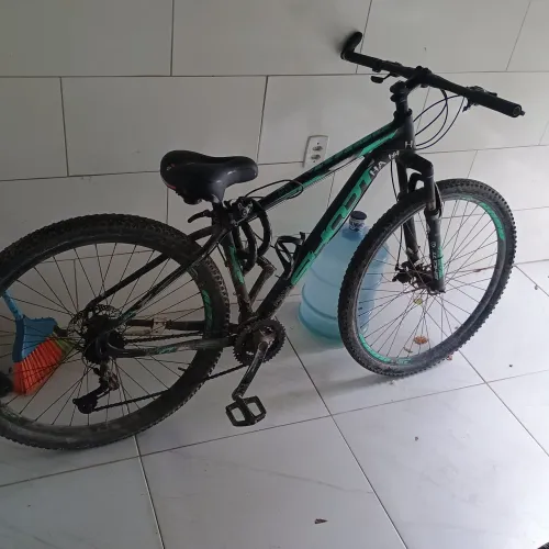 Bicicleta Aro 29 em bom estado de conservação