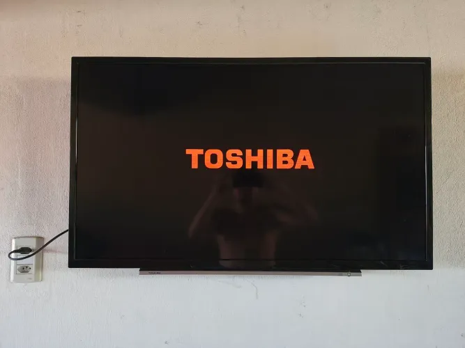 TV TOSHIBA 42' (NÃO É SMART)