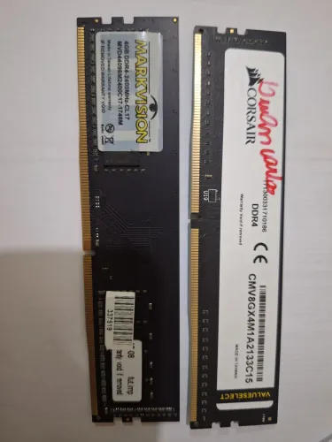 Memória ram DDR4 - de 8gb e outra de 4gb - CORSAIR