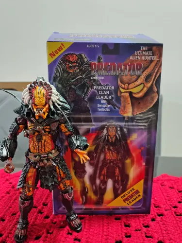 Predator Clan Leader KO (chinês) completo sem blister 20cm
